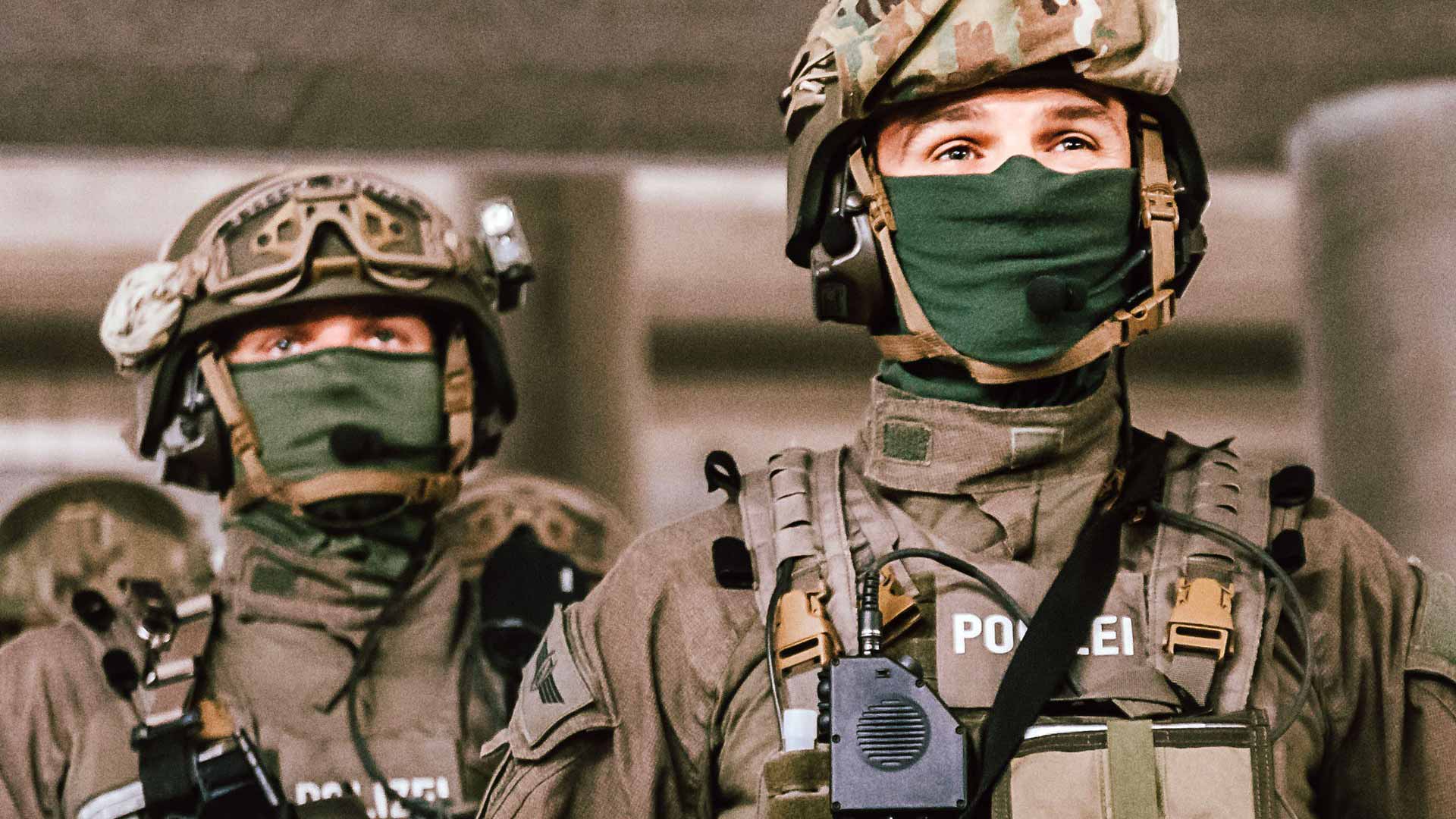 Voll ausgerüstete Spezialkräfte der Polizei Sachsen